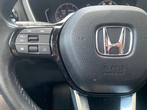 Used 2024 Honda Pilot Touring image 11