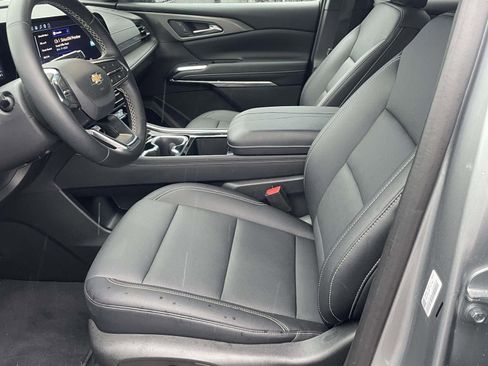 Used 2026 Chevrolet Traverse LT FWD image 12