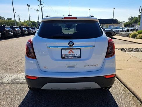 Used 2021 Buick Encore Preferred w/ Safety Package II FWD image 5