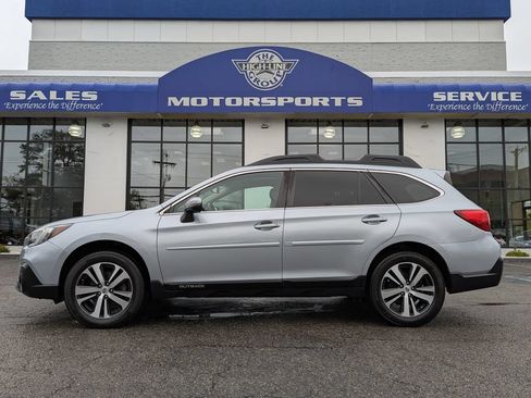 Used 2019 Subaru Outback 3.6R Limited AWD/4WD image 1