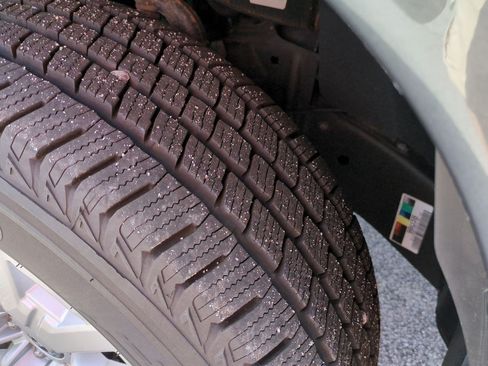 Certified 2023 Nissan Frontier SV AWD/4WD image 12