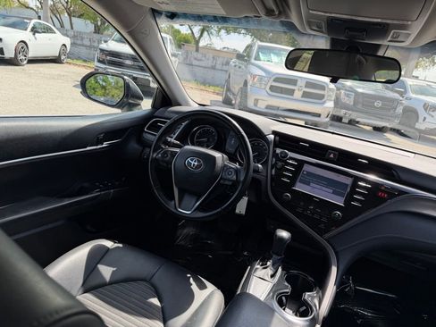 Used 2020 Toyota Camry SE image 31