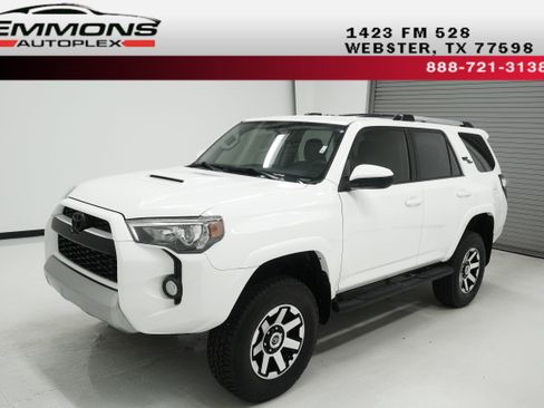 Used 2017 Toyota 4Runner TRD Off-Road AWD/4WD image 1