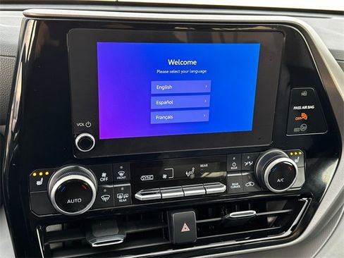 Used 2024 Toyota Highlander XLE image 30