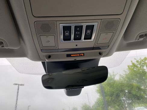 Used 2018 Land Rover Discovery HSE AWD/4WD image 29