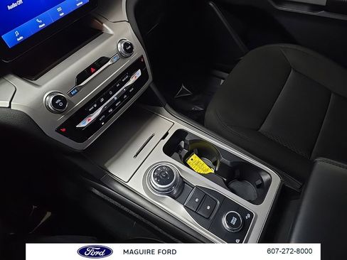 Used 2022 Ford Explorer XLT image 26