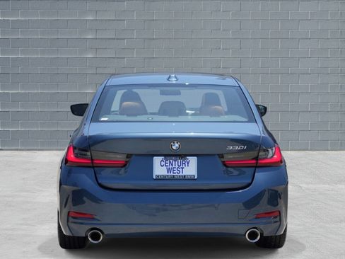 Used 2025 BMW 330i Sedan w/ Convenience Package RWD image 4