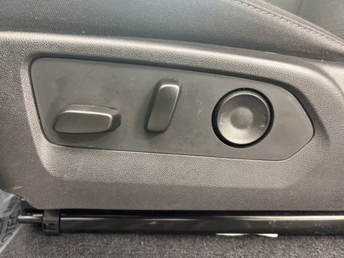 Used 2025 GMC Canyon Elevation w/ Convenience Package image 17