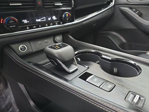 Used 2023 Nissan Rogue SL image 38