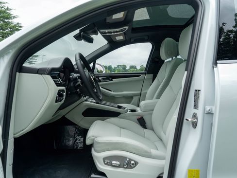 New 2025 Porsche Macan S image 24