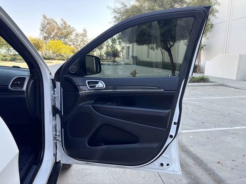 Used 2017 Jeep Grand Cherokee Trailhawk w/ Trailhawk Luxury Group image 19