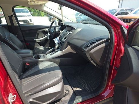 Used 2014 Ford Focus SE w/ Equipment Group 201A FWD image 12