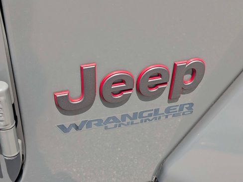 Used 2021 Jeep Wrangler Unlimited Rubicon AWD/4WD image 14
