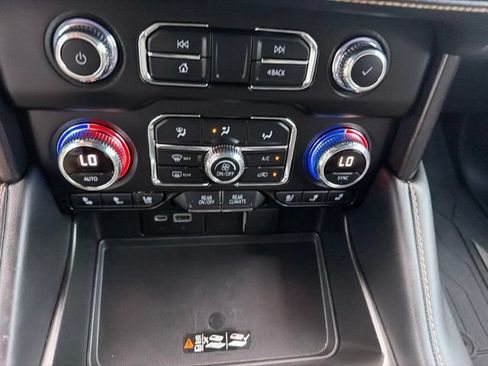 Used 2022 GMC Yukon AT4 w/ Technology Package AWD/4WD image 16