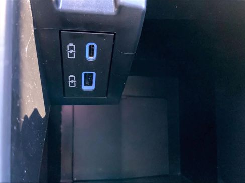 Used 2024 Toyota Sienna XLE image 35