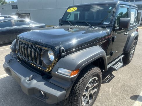 Used 2024 Jeep Wrangler Sport AWD/4WD image 2