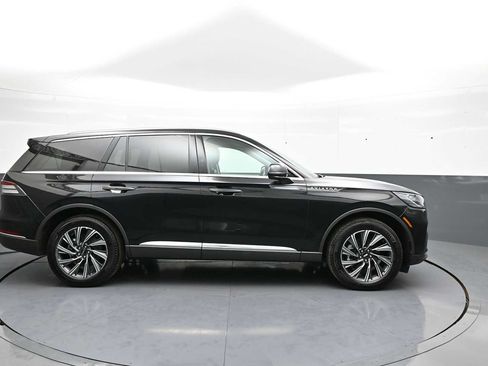 Used 2026 Lincoln Aviator AWD image 5