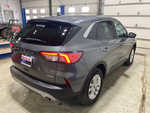Used 2022 Ford Escape SE image 11