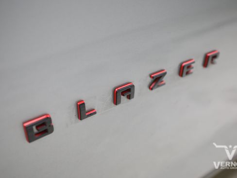 Used 2023 Chevrolet Blazer LT FWD image 11