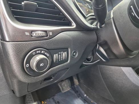 Used 2019 Jeep Cherokee Trailhawk AWD/4WD image 16
