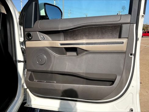 Used 2021 Ford Expedition Limited w/ Cargo Package image 28