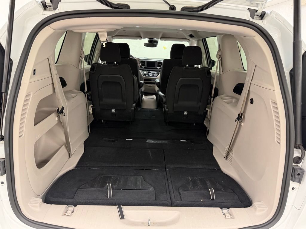 Used 2023 Chrysler Voyager LX FWD image 6