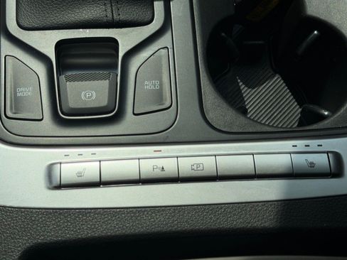 Used 2025 Kia Carnival FWD image 26