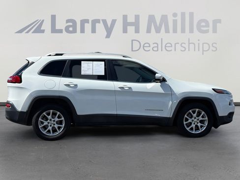 Used 2017 Jeep Cherokee Latitude image 7