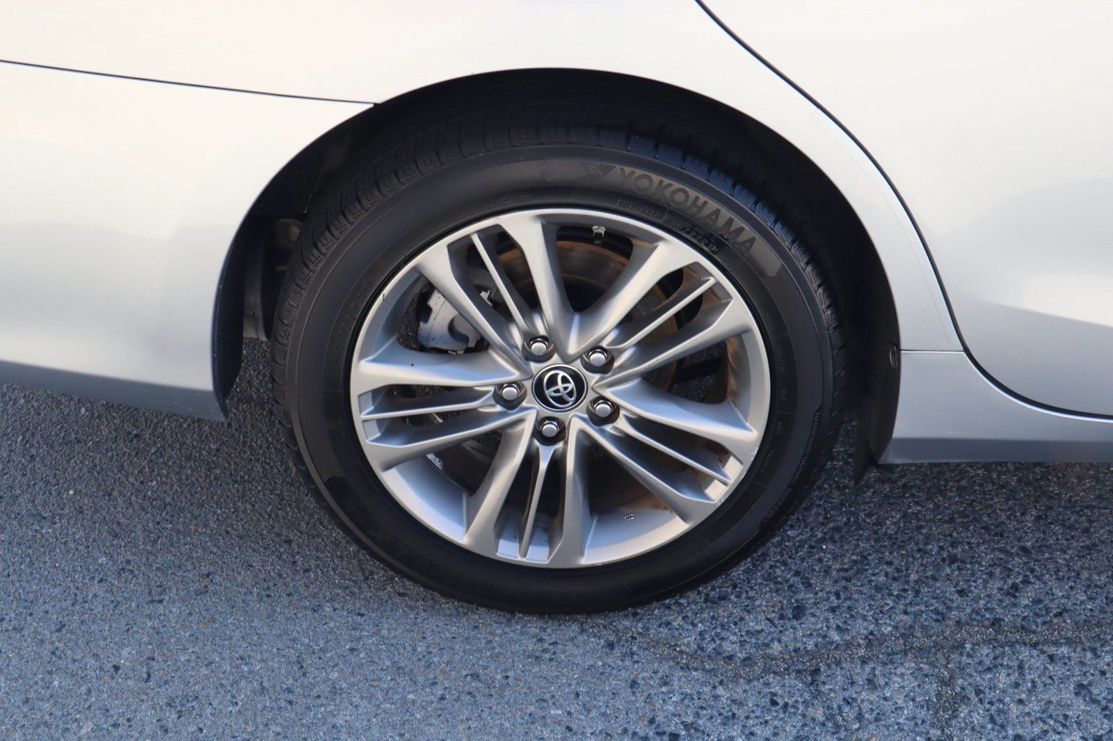 Used 2017 Toyota Camry SE FWD image 11