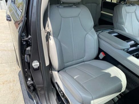 Used 2022 Jeep Wagoneer Series II AWD/4WD image 35