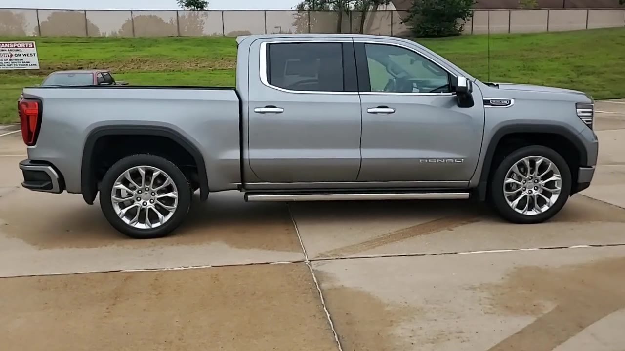 Used 2023 GMC Sierra 1500 Denali w/ Denali Reserve Package AWD/4WD image 9