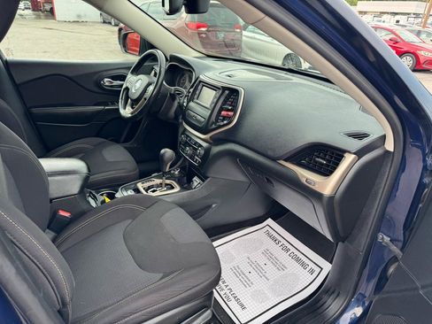 Used 2015 Jeep Cherokee Latitude w/ Comfort/Convenience Group AWD/4WD image 10