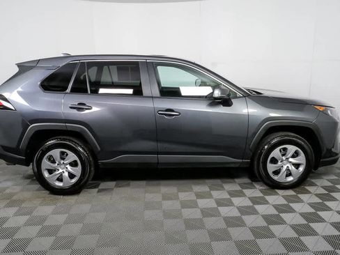 Used 2022 Toyota RAV4 LE image 3