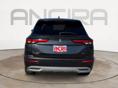 Used 2024 Mitsubishi Outlander SE image 9