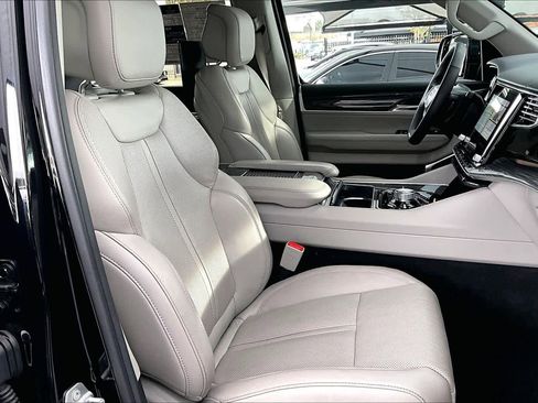 Used 2022 Jeep Wagoneer Series III w/ Premium Group I image 8