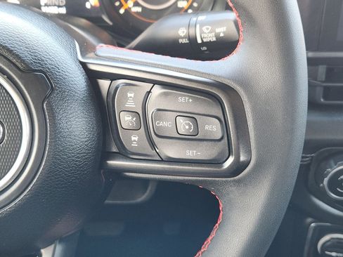 Used 2024 Jeep Gladiator Rubicon AWD/4WD image 37