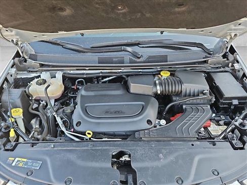 Used 2023 Chrysler Pacifica Touring-L FWD image 29