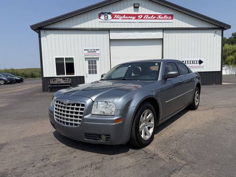 Used 2007 Chrysler 300 Touring w/ Comfort/Convenience Group RWD image 1