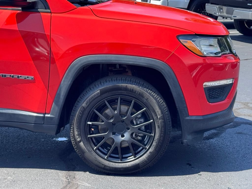 Used 2018 Jeep Compass Sport AWD/4WD image 38