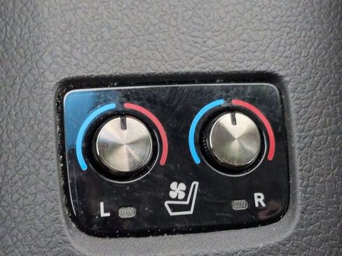 Used 2017 Toyota Avalon Limited FWD image 23