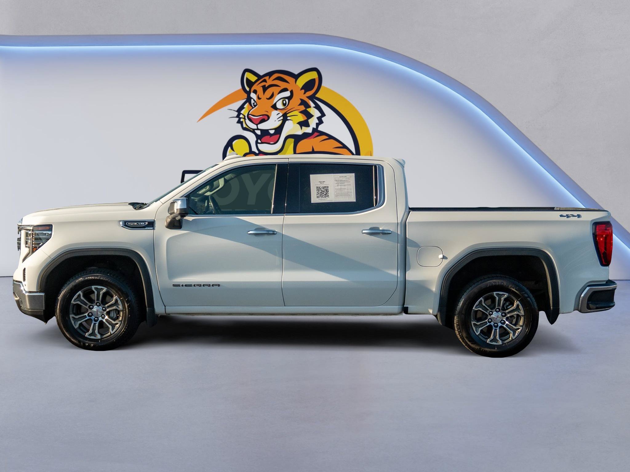 Used 2025 GMC Sierra 1500 SLT AWD/4WD image 9