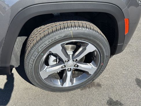 New 2026 Jeep Grand Cherokee Limited w/ Luxury Tech Group II RWD image 11