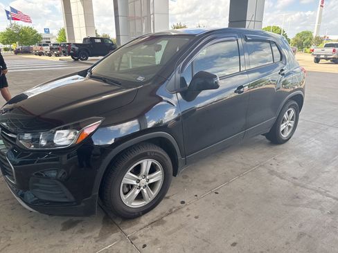 Used 2020 Chevrolet Trax LS w/ Tint and Cruise Package FWD image 1