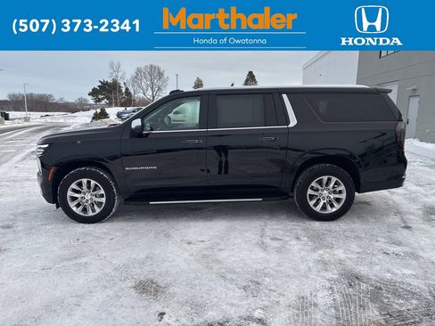 Used 2025 Chevrolet Suburban Premier image 2