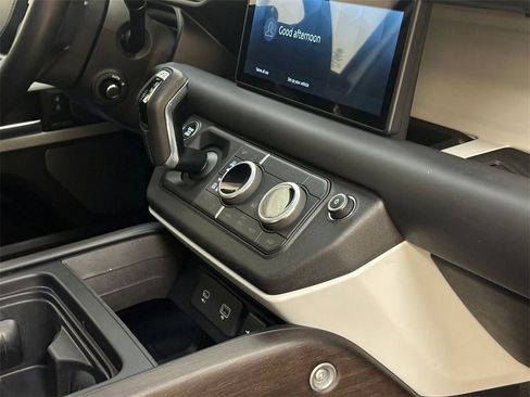 Used 2023 Land Rover Defender 110 X-Dynamic SE image 16