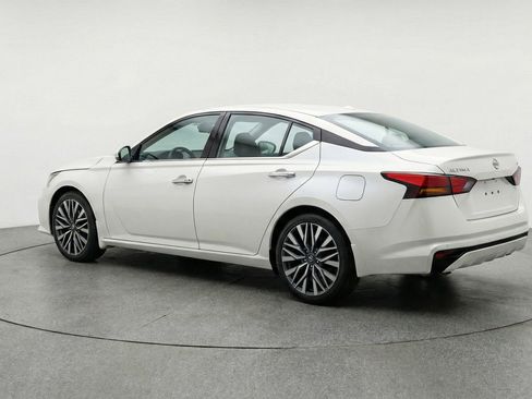 Used 2025 Nissan Altima 2.5 SV image 6