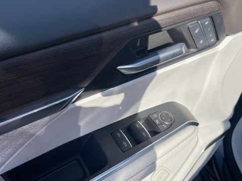 Used 2024 GMC Acadia Denali w/ Super Cruise Package image 12