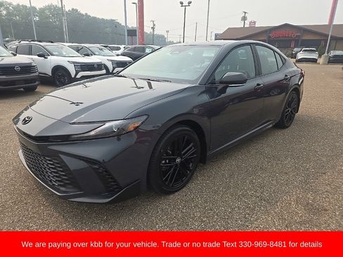 Used 2025 Toyota Camry SE AWD/4WD image 3