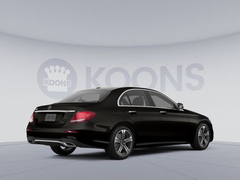 Certified 2017 Mercedes-Benz E 300 4MATIC image 4