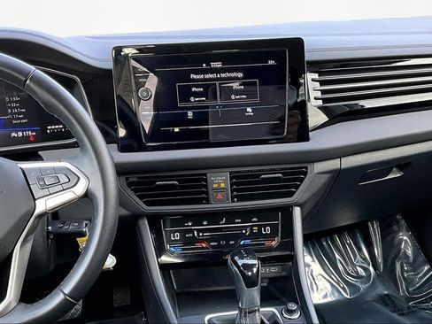 Used 2025 Volkswagen Jetta S image 6